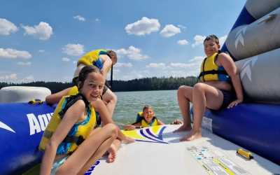 Obóz młodzieżowy, Piecki - kolonia "Mazurski Mixer" Mazurskie Chaty, 10 dni 10-14 lat